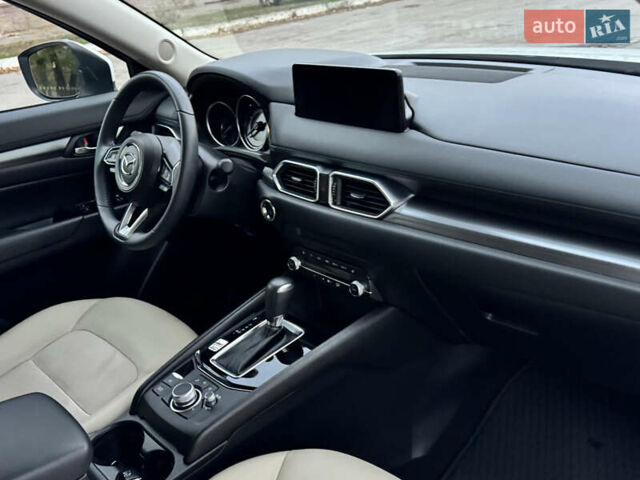 Мазда СХ-5 2023 в Полтаве на Automoto.ua Белый Мазда СХ-5, объемом двигателя 2.49 л и пробегом 30 тыс. км за 23500 $, фото 55 на Automoto.ua