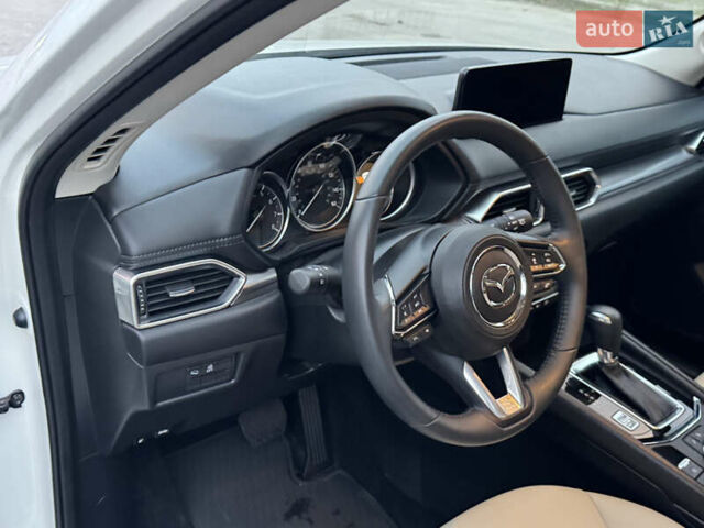 Мазда СХ-5 2023 в Полтаве на Automoto.ua Белый Мазда СХ-5, объемом двигателя 2.49 л и пробегом 30 тыс. км за 23500 $, фото 16 на Automoto.ua