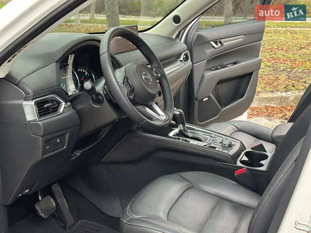 Белый Мазда СХ-5, объемом двигателя 2.5 л и пробегом 42 тыс. км за 22800 $, фото 6 на Automoto.ua