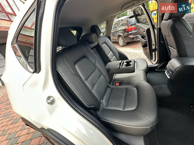 Білий Мазда СХ-5, об'ємом двигуна 2 л та пробігом 33 тис. км за 25650 $, фото 181 на Automoto.ua