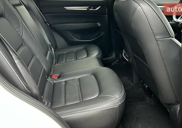 Белый Мазда СХ-5, объемом двигателя 2.49 л и пробегом 27 тыс. км за 32537 $, фото 6 на Automoto.ua