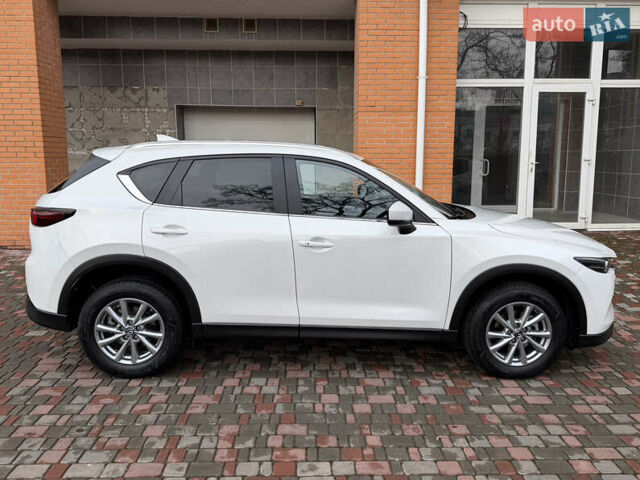 Белый Мазда СХ-5, объемом двигателя 2 л и пробегом 25 тыс. км за 30400 $, фото 4 на Automoto.ua
