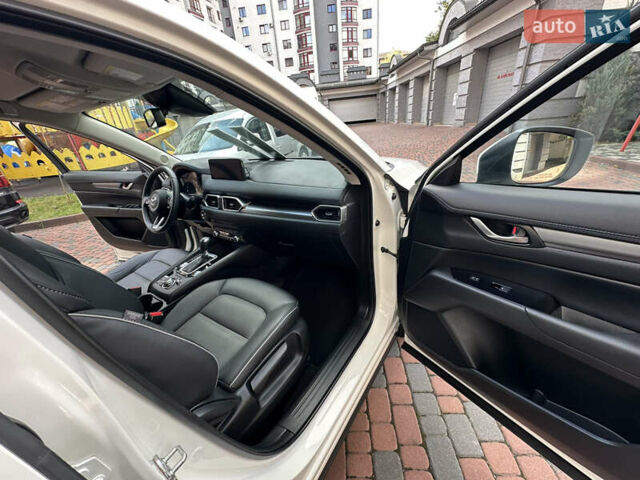 Білий Мазда СХ-5, об'ємом двигуна 2 л та пробігом 33 тис. км за 25650 $, фото 156 на Automoto.ua