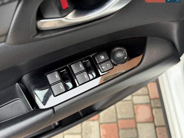 Белый Мазда СХ-5, объемом двигателя 2 л и пробегом 25 тыс. км за 30400 $, фото 48 на Automoto.ua