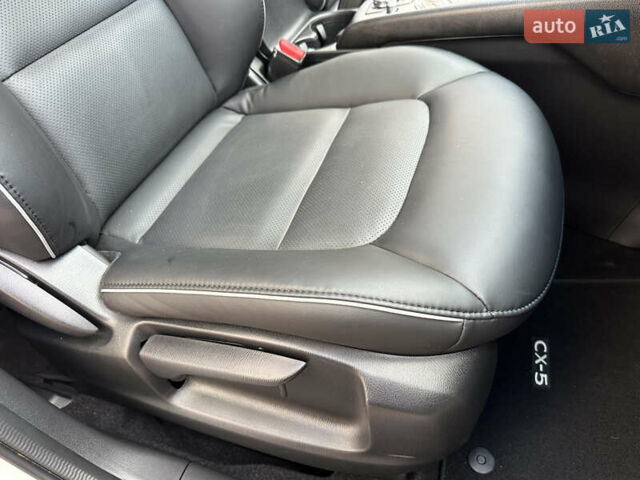 Білий Мазда СХ-5, об'ємом двигуна 2 л та пробігом 33 тис. км за 25650 $, фото 152 на Automoto.ua