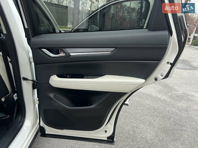Білий Мазда СХ-5, об'ємом двигуна 2.49 л та пробігом 4 тис. км за 29500 $, фото 52 на Automoto.ua