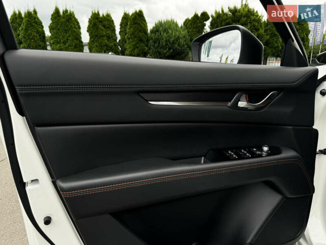 Белый Мазда СХ-5, объемом двигателя 2.5 л и пробегом 1 тыс. км за 36971 $, фото 44 на Automoto.ua