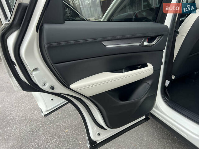 Білий Мазда СХ-5, об'ємом двигуна 2.49 л та пробігом 4 тис. км за 29500 $, фото 65 на Automoto.ua