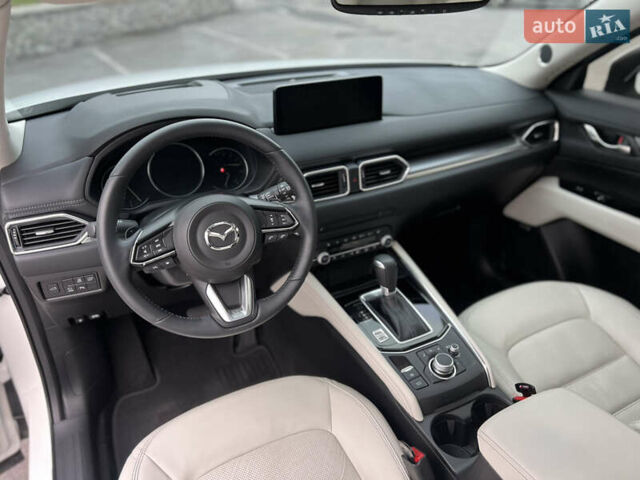 Білий Мазда СХ-5, об'ємом двигуна 2.49 л та пробігом 4 тис. км за 29500 $, фото 63 на Automoto.ua