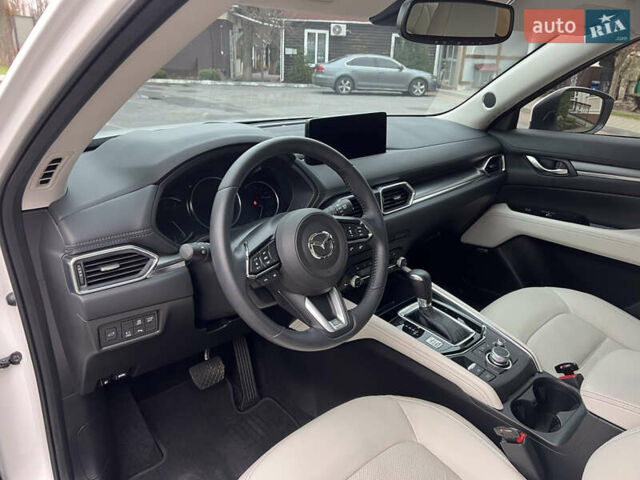 Білий Мазда СХ-5, об'ємом двигуна 2.49 л та пробігом 4 тис. км за 29500 $, фото 77 на Automoto.ua