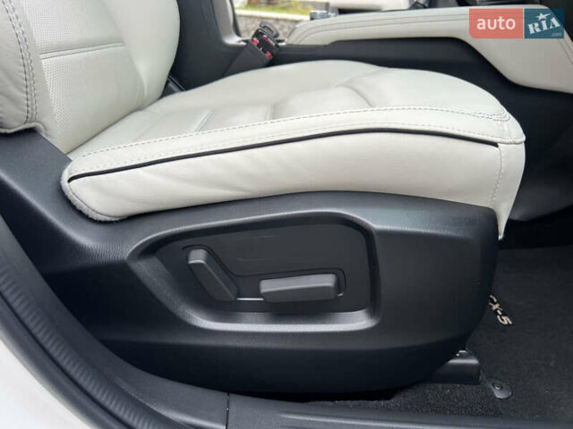 Білий Мазда СХ-5, об'ємом двигуна 2.49 л та пробігом 4 тис. км за 29500 $, фото 60 на Automoto.ua