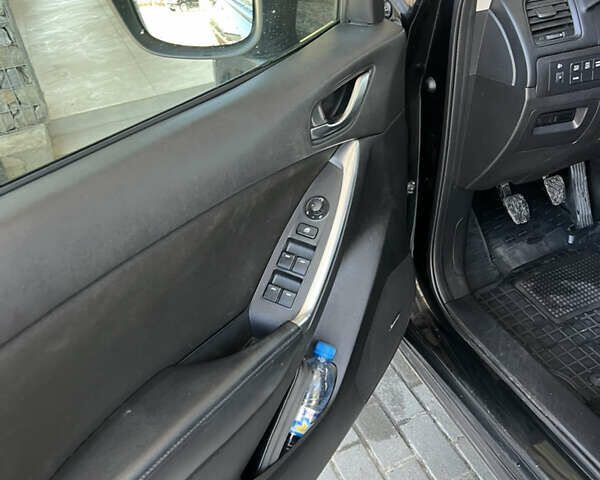 Черный Мазда СХ-5, объемом двигателя 2.19 л и пробегом 290 тыс. км за 10750 $, фото 6 на Automoto.ua