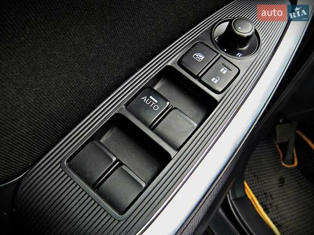 Черный Мазда СХ-5, объемом двигателя 2.49 л и пробегом 189 тыс. км за 13750 $, фото 8 на Automoto.ua