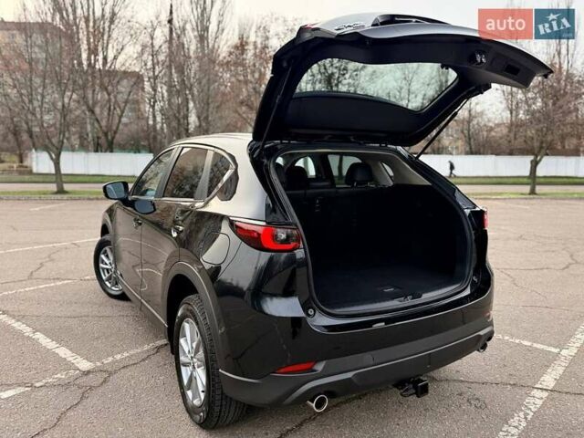 Черный Мазда СХ-5, объемом двигателя 2.49 л и пробегом 6 тыс. км за 26500 $, фото 4 на Automoto.ua
