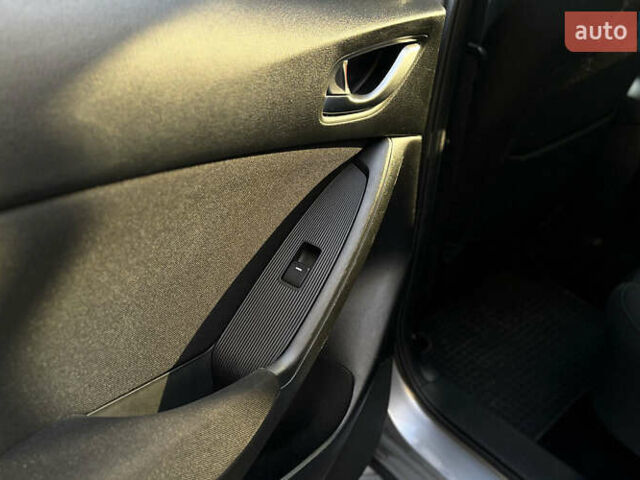 Серый Мазда СХ-5, объемом двигателя 2.2 л и пробегом 247 тыс. км за 12600 $, фото 26 на Automoto.ua