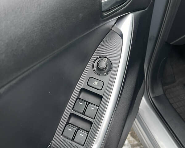 Серый Мазда СХ-5, объемом двигателя 2.2 л и пробегом 272 тыс. км за 10700 $, фото 20 на Automoto.ua