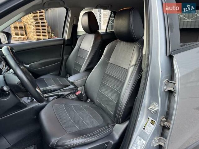 Серый Мазда СХ-5, объемом двигателя 2 л и пробегом 330 тыс. км за 9500 $, фото 7 на Automoto.ua