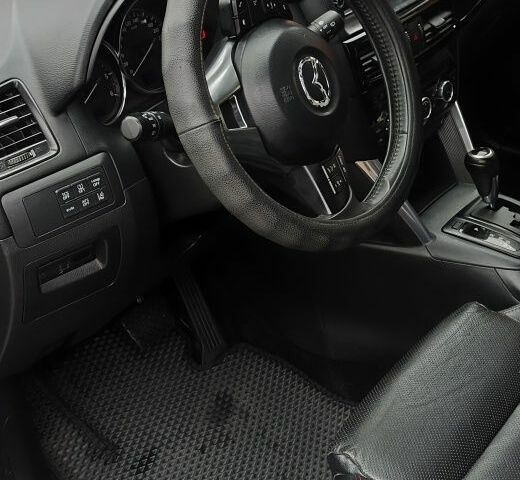 Серый Мазда СХ-5, объемом двигателя 2.2 л и пробегом 175 тыс. км за 13000 $, фото 3 на Automoto.ua