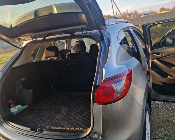 Серый Мазда СХ-5, объемом двигателя 2 л и пробегом 300 тыс. км за 12000 $, фото 7 на Automoto.ua