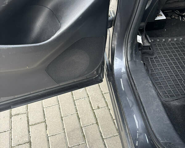 Серый Мазда СХ-5, объемом двигателя 2.2 л и пробегом 218 тыс. км за 12500 $, фото 7 на Automoto.ua