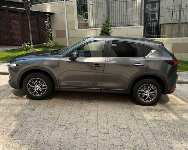 Серый Мазда СХ-5, объемом двигателя 2 л и пробегом 180 тыс. км за 17600 $, фото 1 на Automoto.ua