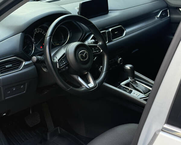 Мазда СХ-5 2018 в Львове на Automoto.ua Серый Мазда СХ-5, объемом двигателя 2 л и пробегом 65 тыс. км за 22500 $, фото 8 на Automoto.ua