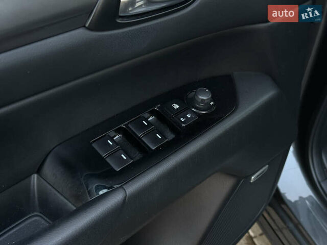 Сірий Мазда СХ-5, об'ємом двигуна 2.49 л та пробігом 143 тис. км за 18999 $, фото 16 на Automoto.ua