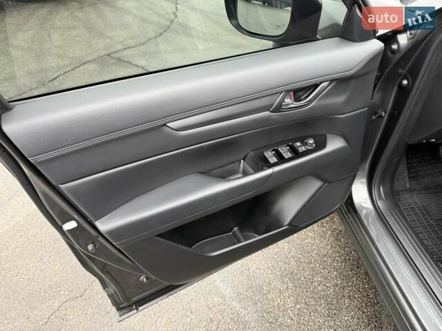 Серый Мазда СХ-5, объемом двигателя 2 л и пробегом 45 тыс. км за 23900 $, фото 26 на Automoto.ua