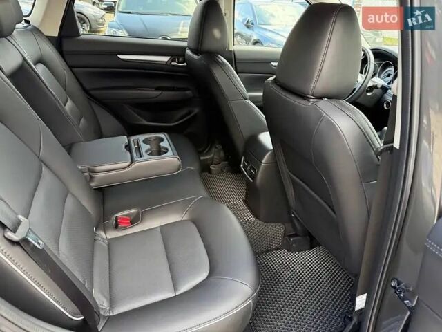 Мазда СХ-5 2023 в Черновцах на Automoto.ua Серый Мазда СХ-5, объемом двигателя 2.5 л и пробегом 15 тыс. км за 26000 $, фото 3 на Automoto.ua