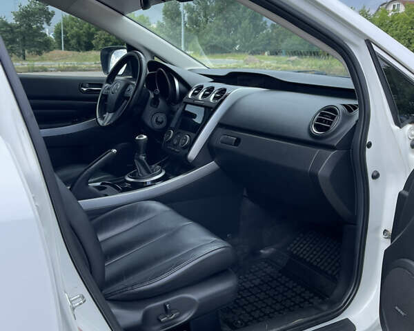 Белый Мазда СХ-7, объемом двигателя 2.2 л и пробегом 225 тыс. км за 9999 $, фото 8 на Automoto.ua