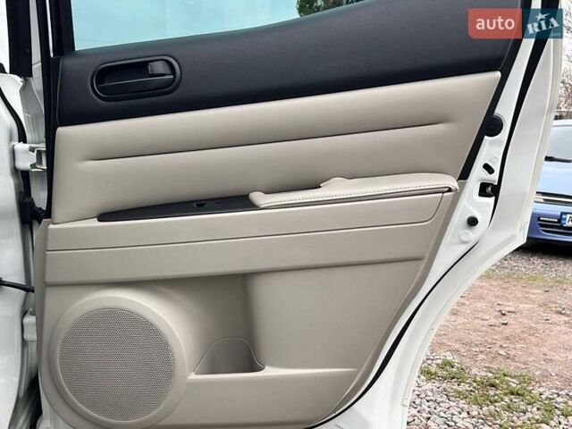 Білий Мазда СХ-7, об'ємом двигуна 2.5 л та пробігом 165 тис. км за 8700 $, фото 31 на Automoto.ua