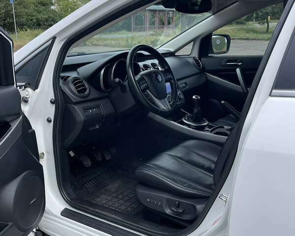 Белый Мазда СХ-7, объемом двигателя 2.2 л и пробегом 225 тыс. км за 9999 $, фото 9 на Automoto.ua