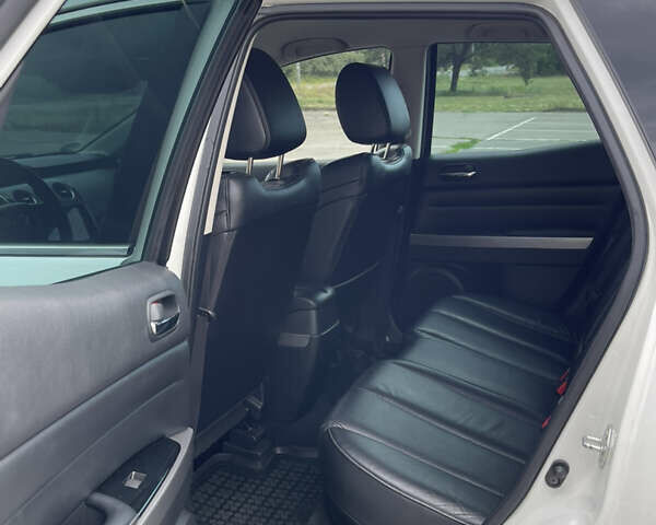 Белый Мазда СХ-7, объемом двигателя 2.2 л и пробегом 225 тыс. км за 9999 $, фото 12 на Automoto.ua