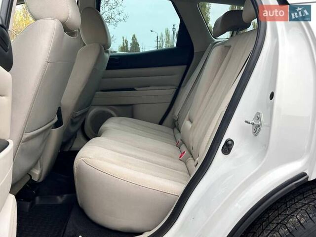Білий Мазда СХ-7, об'ємом двигуна 2.5 л та пробігом 165 тис. км за 8700 $, фото 26 на Automoto.ua