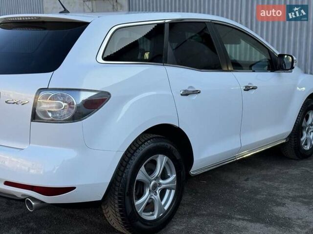 Белый Мазда СХ-7, объемом двигателя 2.2 л и пробегом 180 тыс. км за 11000 $, фото 2 на Automoto.ua