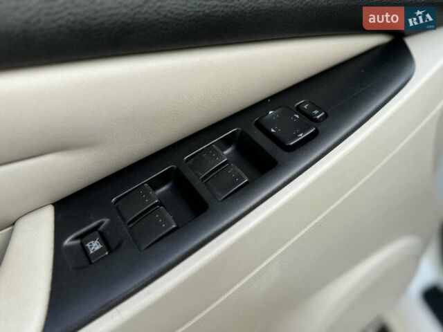 Білий Мазда СХ-7, об'ємом двигуна 2.49 л та пробігом 350 тис. км за 8200 $, фото 47 на Automoto.ua