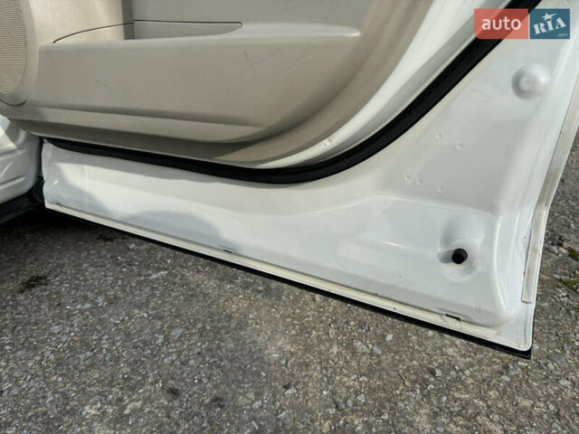 Білий Мазда СХ-7, об'ємом двигуна 2.49 л та пробігом 350 тис. км за 8200 $, фото 31 на Automoto.ua