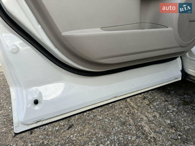 Білий Мазда СХ-7, об'ємом двигуна 2.49 л та пробігом 350 тис. км за 8200 $, фото 24 на Automoto.ua