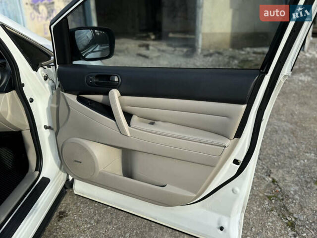 Білий Мазда СХ-7, об'ємом двигуна 2.49 л та пробігом 350 тис. км за 8200 $, фото 32 на Automoto.ua