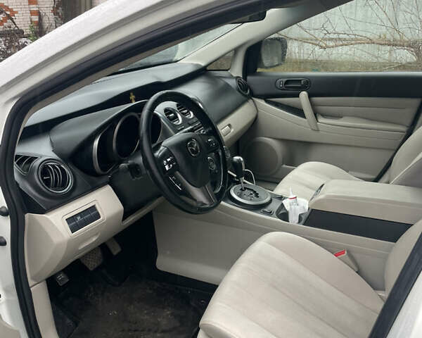 Белый Мазда СХ-7, объемом двигателя 2.49 л и пробегом 301 тыс. км за 7800 $, фото 16 на Automoto.ua