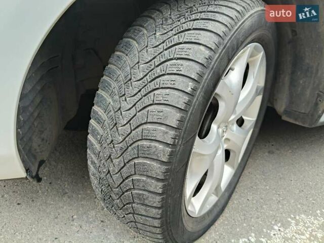 Белый Мазда СХ-7, объемом двигателя 2.18 л и пробегом 168 тыс. км за 10600 $, фото 16 на Automoto.ua