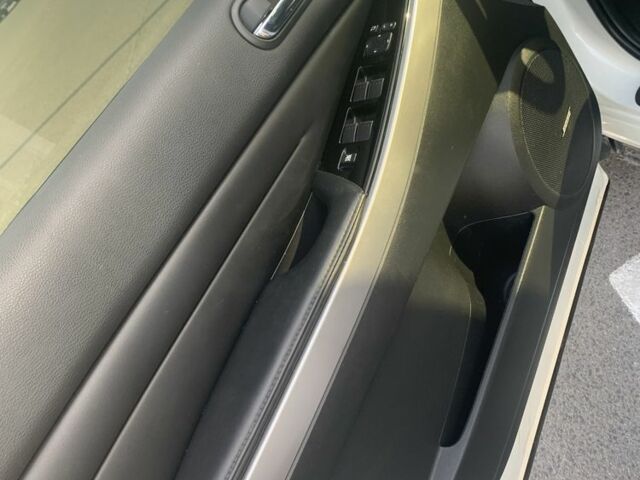 Белый Мазда СХ-7, объемом двигателя 2.2 л и пробегом 185 тыс. км за 9500 $, фото 3 на Automoto.ua