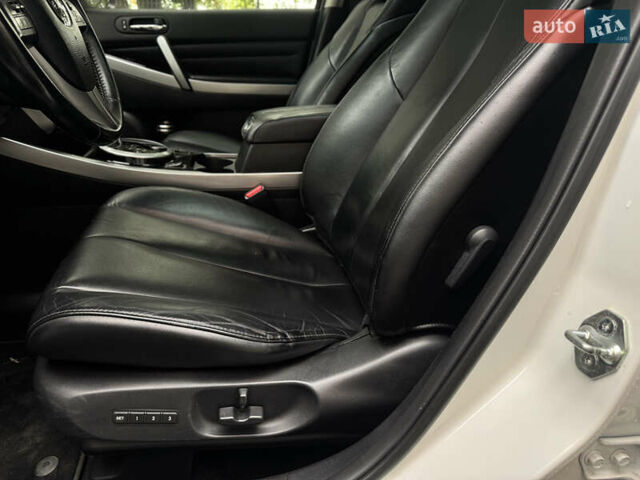 Белый Мазда СХ-7, объемом двигателя 2.26 л и пробегом 135 тыс. км за 12100 $, фото 15 на Automoto.ua