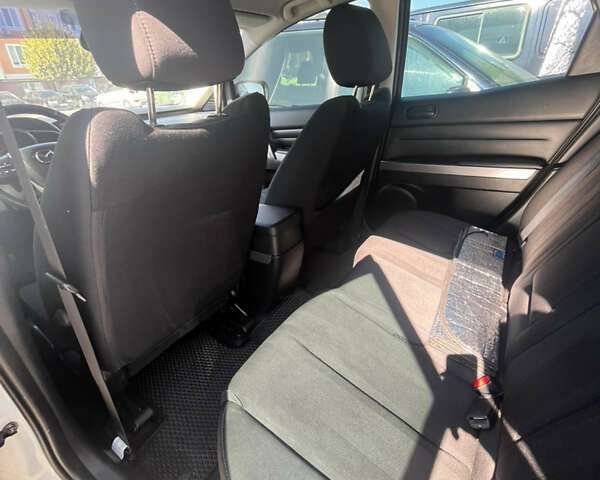 Белый Мазда СХ-7, объемом двигателя 2.2 л и пробегом 230 тыс. км за 8900 $, фото 5 на Automoto.ua