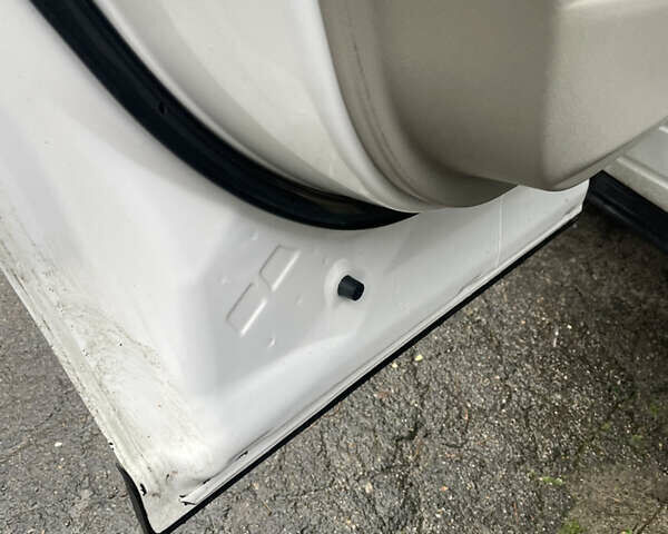 Белый Мазда СХ-7, объемом двигателя 2.49 л и пробегом 301 тыс. км за 7800 $, фото 23 на Automoto.ua