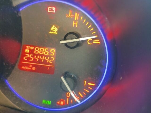 Білий Мазда СХ-7, об'ємом двигуна 2.2 л та пробігом 255 тис. км за 10200 $, фото 8 на Automoto.ua