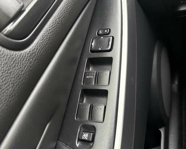 Белый Мазда СХ-7, объемом двигателя 2.49 л и пробегом 151 тыс. км за 10900 $, фото 20 на Automoto.ua