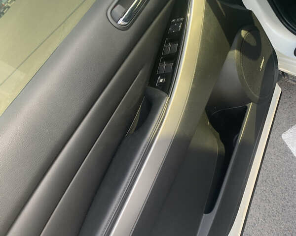 Белый Мазда СХ-7, объемом двигателя 2.2 л и пробегом 185 тыс. км за 9700 $, фото 8 на Automoto.ua