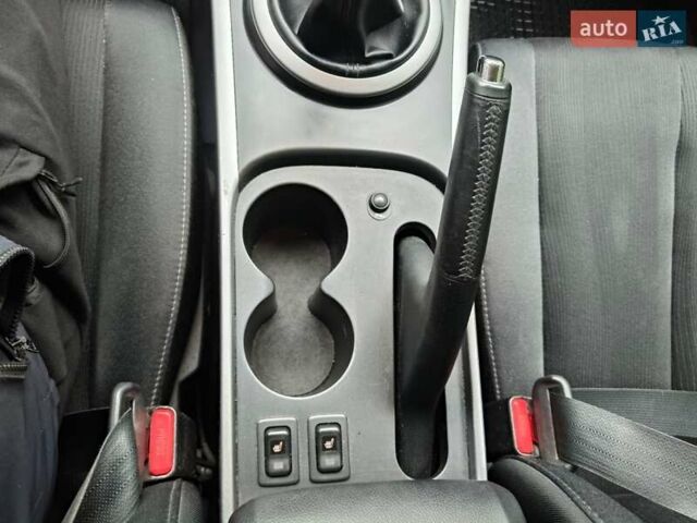 Белый Мазда СХ-7, объемом двигателя 2.18 л и пробегом 168 тыс. км за 10600 $, фото 18 на Automoto.ua