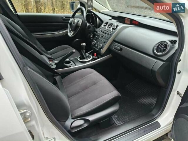 Белый Мазда СХ-7, объемом двигателя 2.18 л и пробегом 168 тыс. км за 10600 $, фото 27 на Automoto.ua